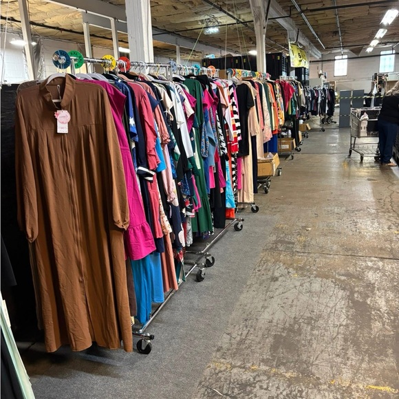 50 Wholesale Liquidation Box Lot Amazon TARGET Clothing Shoes Mixed Box Women - Picture 8 of 14